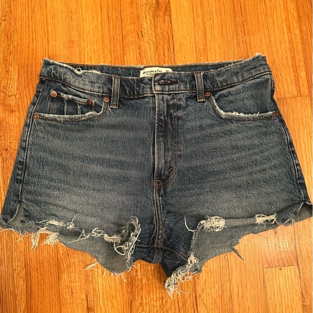 Abercrombie & Fitch Denim Distressed The Mom Shorts High Rise Size 29(b5)